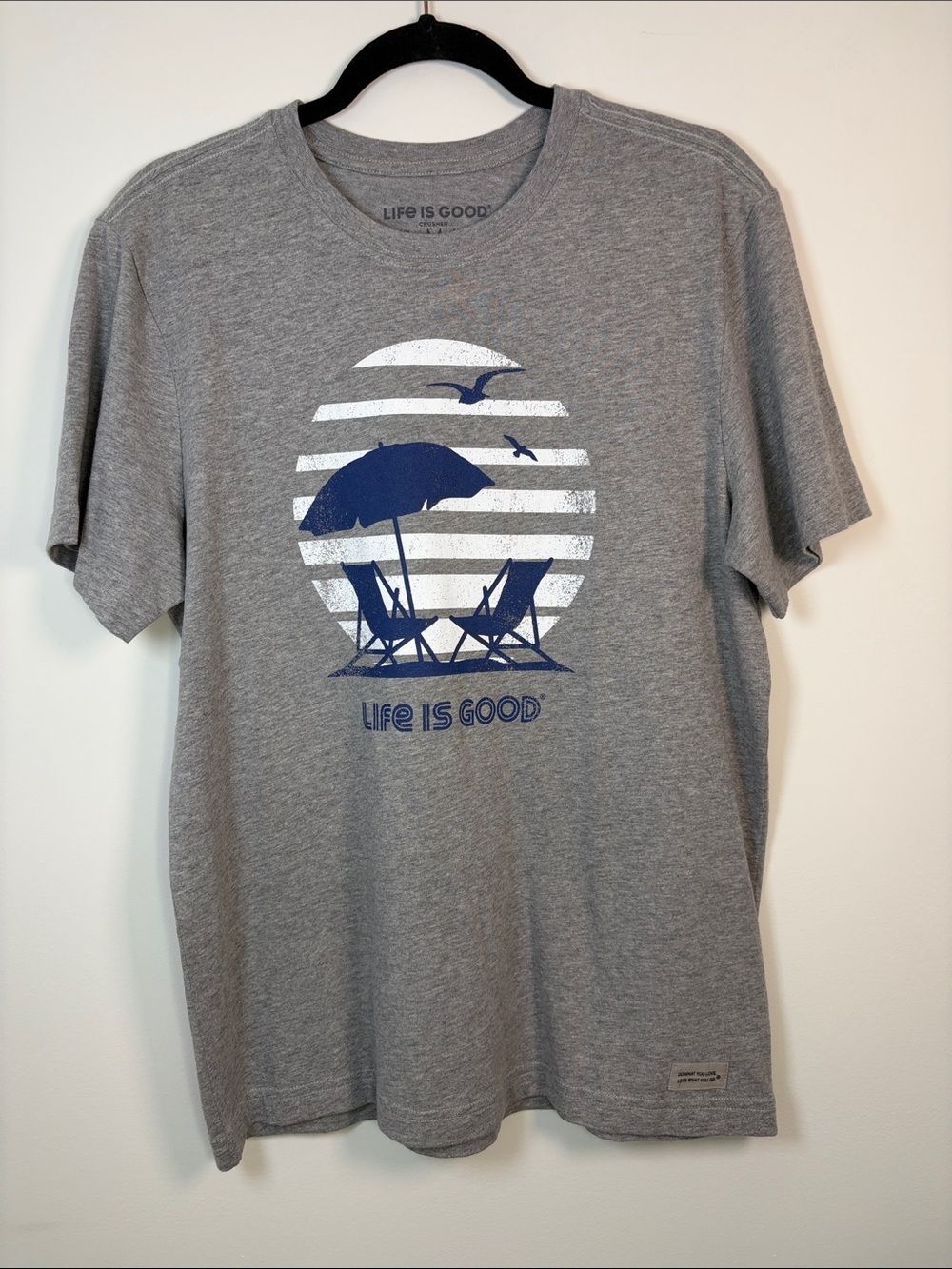 Men’s Life Is Good Heather Gray Crusher Tee with Navy Beach Scene - M - NWOT